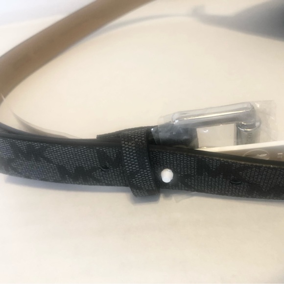 Michael Kors Belt Bag - (NWT) size S/M - Picture 5 of 9